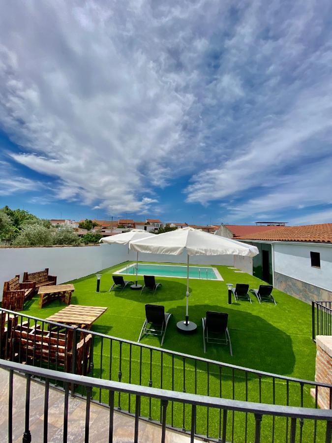 Complejo Rural Rincon Del Paraiso Valencia del Mombuey Exterior photo